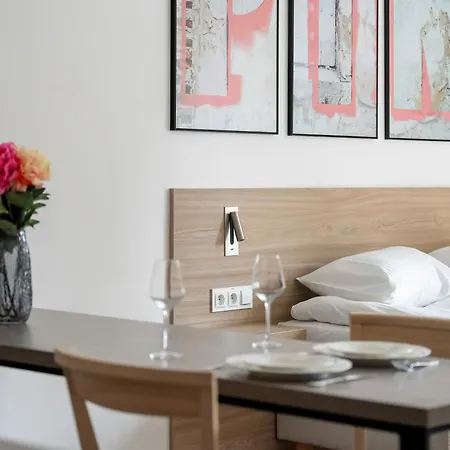 Beautiful White - Beige In By Renters * Breslau