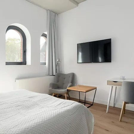 Beautiful White - Beige In By Renters Apartment *