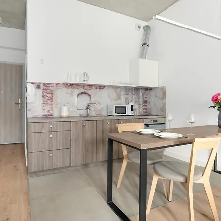 Beautiful White - Beige In By Renters Apartment Breslau