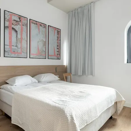 Beautiful White - Beige In By Renters * Breslau