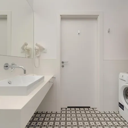 Beautiful White - Beige In By Renters ורוצלב