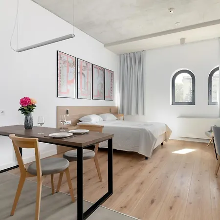 Beautiful White - Beige In By Renters דירה