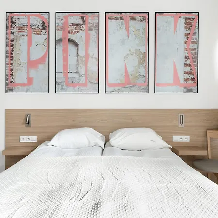 Beautiful White - Beige In By Renters דירה