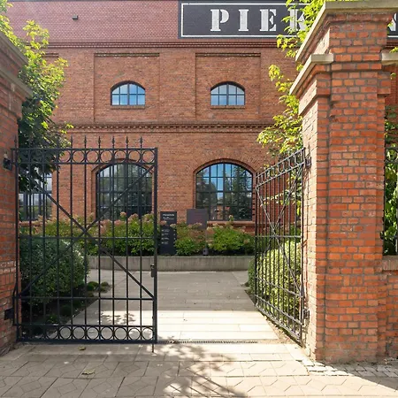 Beautiful White - Beige In By Renters * 弗罗茨瓦夫