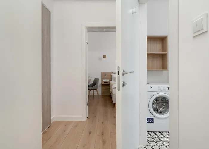 Beautiful White - Beige In By Renters דירה