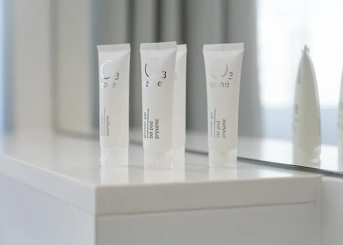 Beautiful White - Beige In By Renters ורוצלב