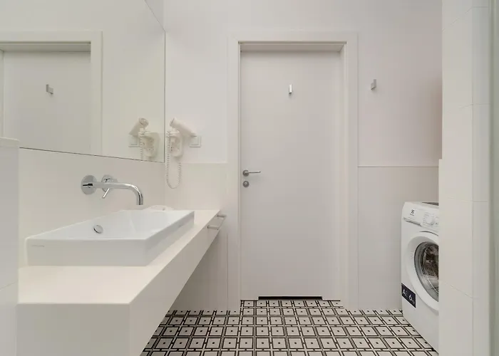 Beautiful White - Beige In By Renters ורוצלב