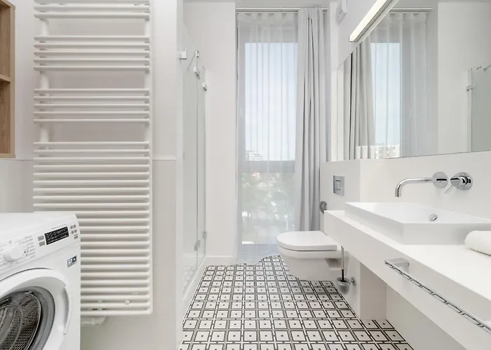 Beautiful White - Beige In By Renters *