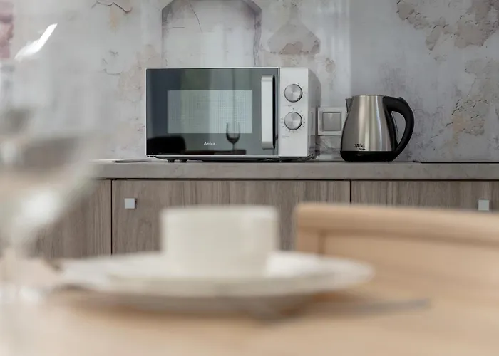 Beautiful White - Beige In By Renters * ורוצלב