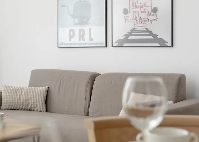 Beautiful White - Beige In By Renters *