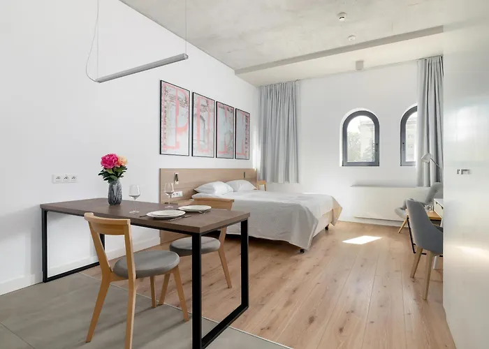 Beautiful White - Beige In By Renters דירה