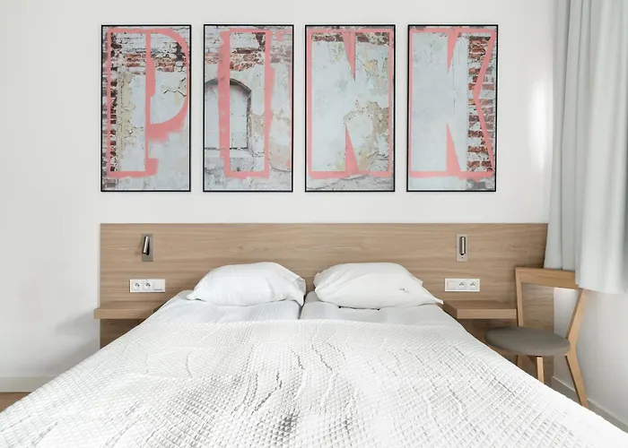 Beautiful White - Beige In By Renters דירה